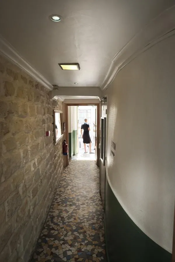 Grand De Clermont Hotel 2*