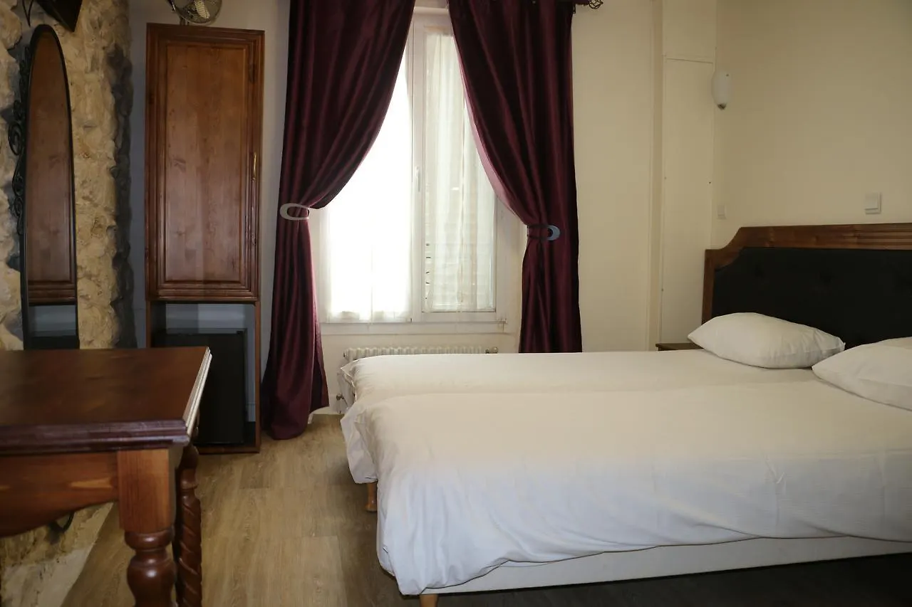 Hotel Grand De Clermont 2*