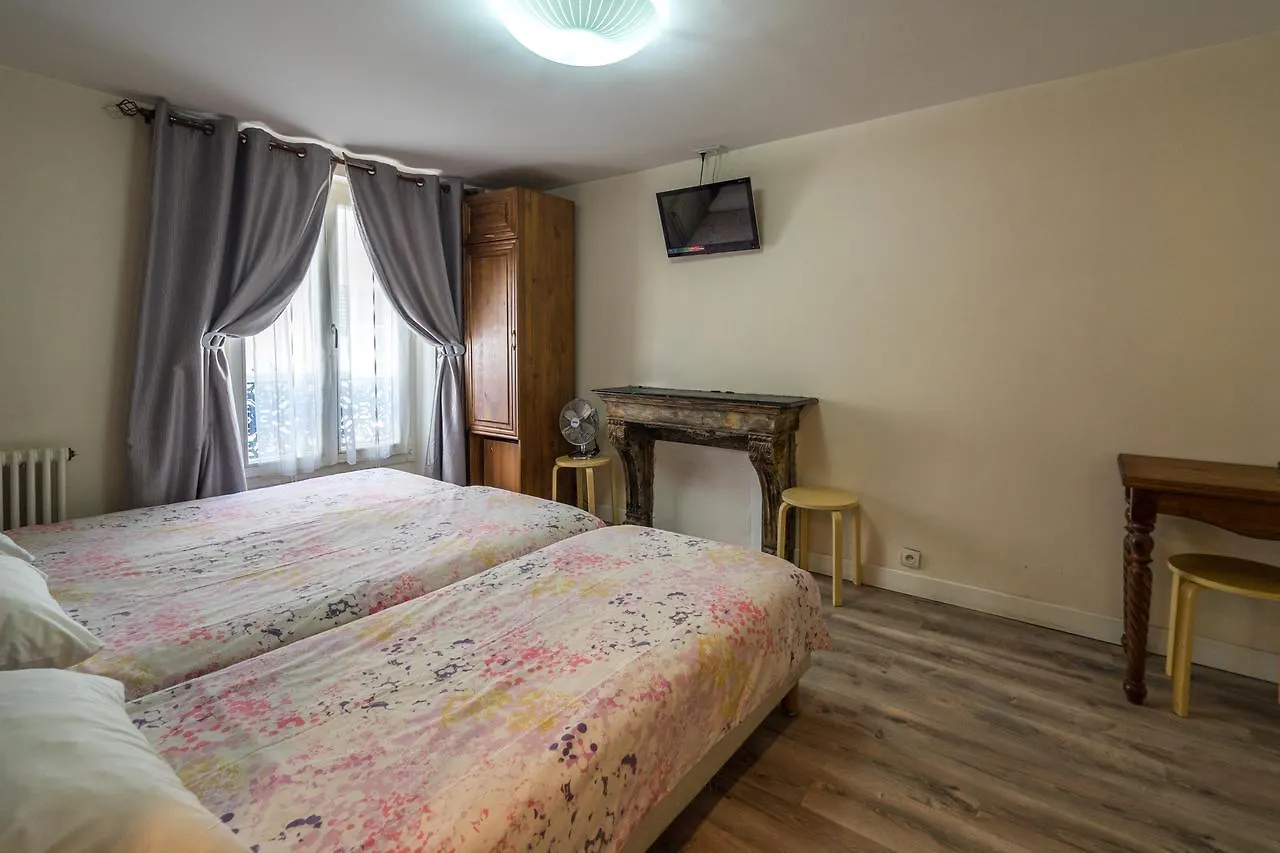 Отель Grand De Clermont Париж